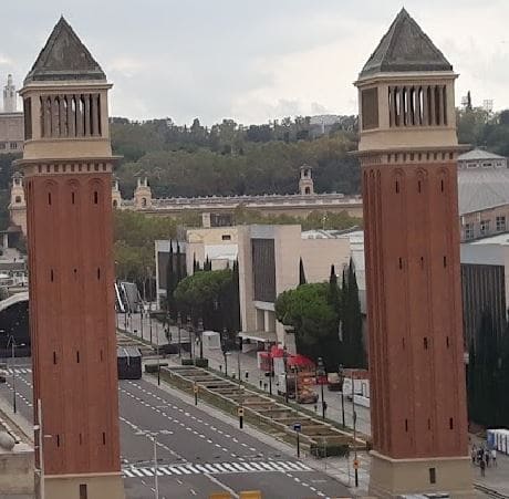 Las torres venecianas: La entrada a Montjuïc